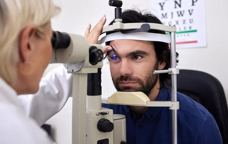 Dry eye examination